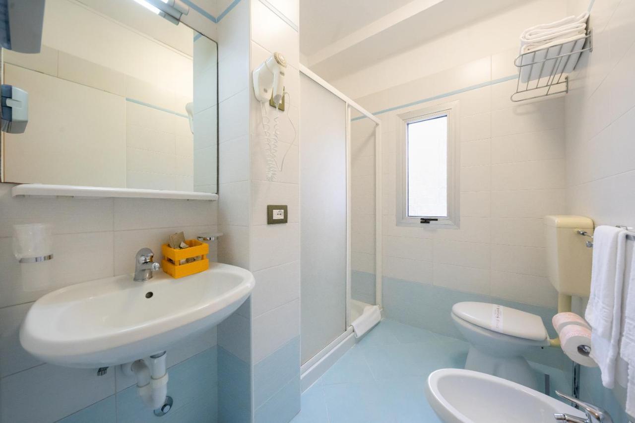 Hotel Casa Costiera Каорле Экстерьер фото