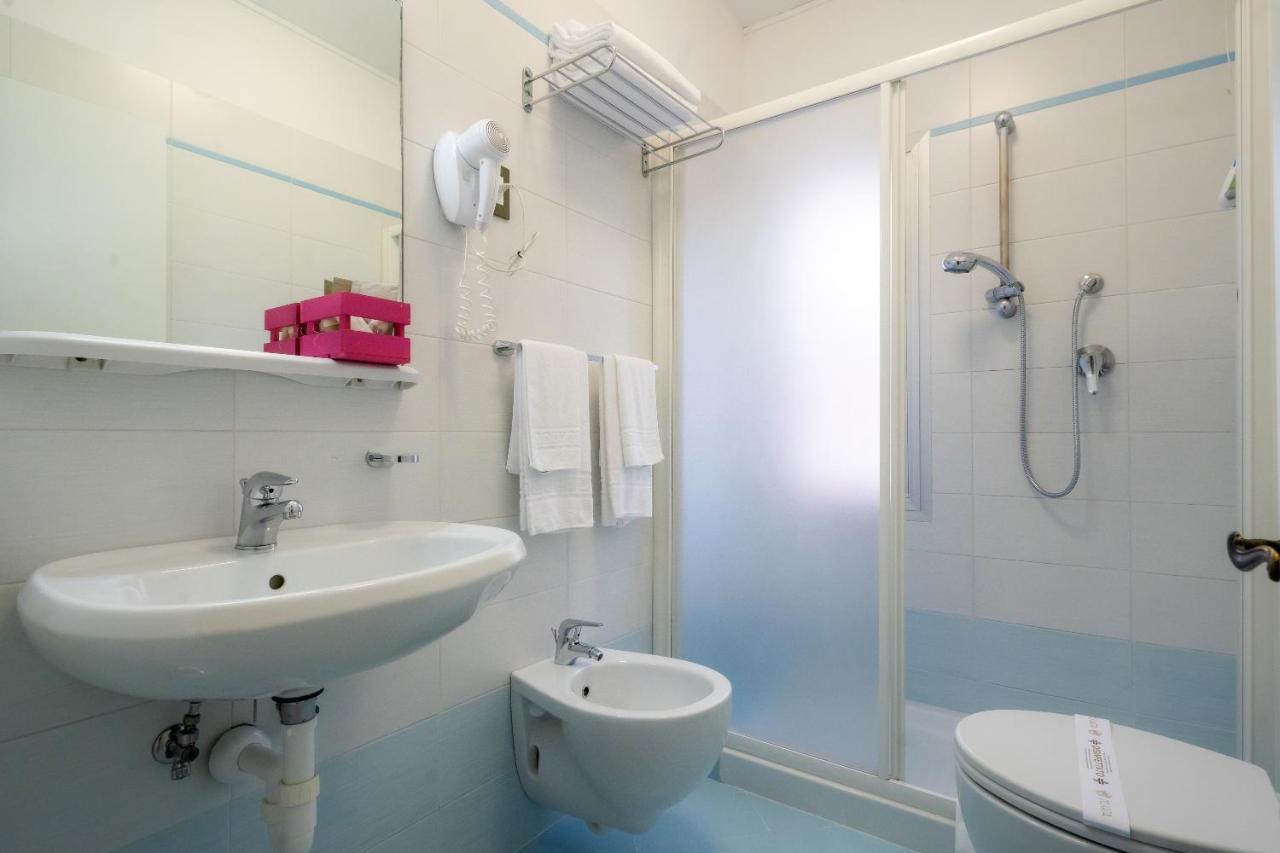 Hotel Casa Costiera Каорле Экстерьер фото